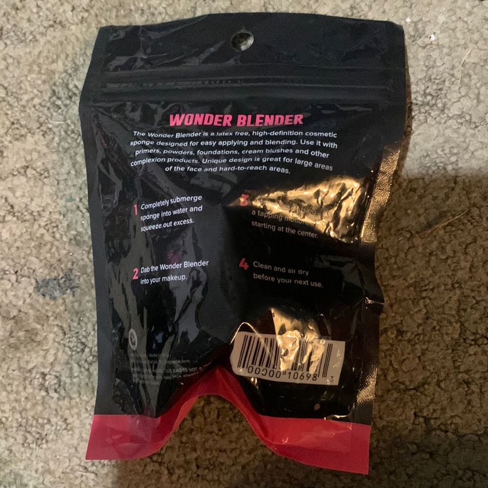 Wonder blender hi-def makeup sponge